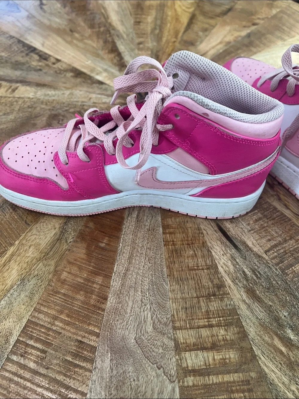 Nike Girls' Pink and Light Pink Low-Top Sneakers